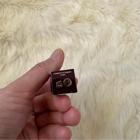 CHARLOTTE TILBURY HOT LIPS 2 REFILL
CARINA'S STAR - Picture 8 of 8